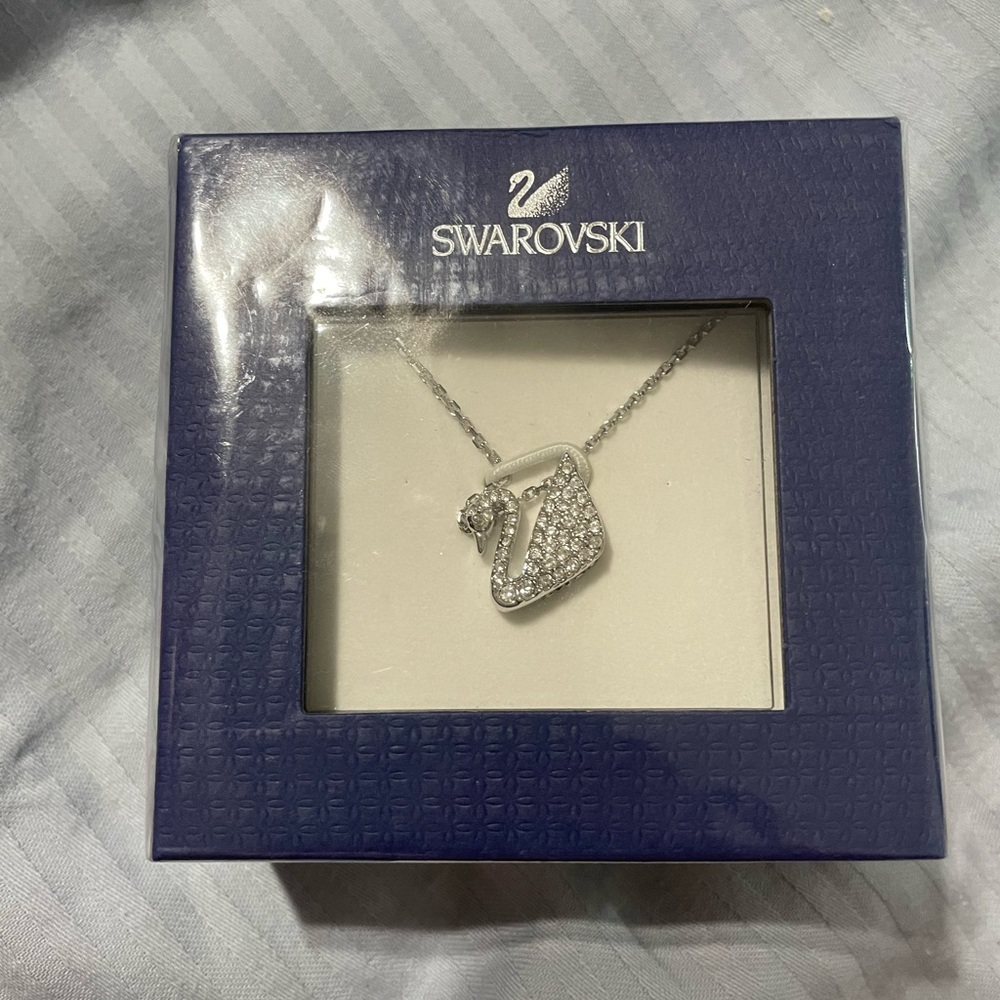 New Swarovski Silver Swan Necklace with Crystal Embellishments